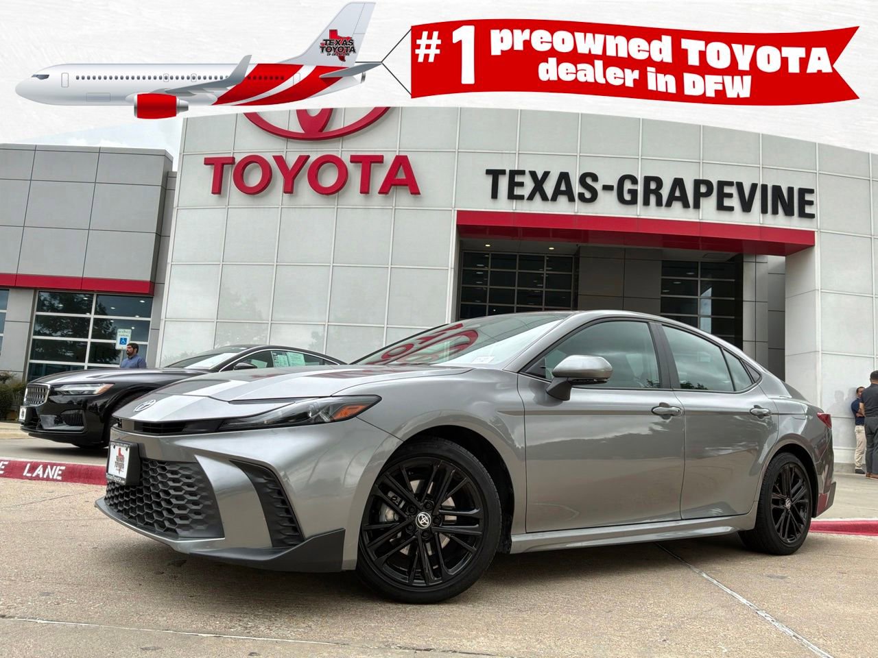 Used 2025 Toyota Camry SE FWD image 1