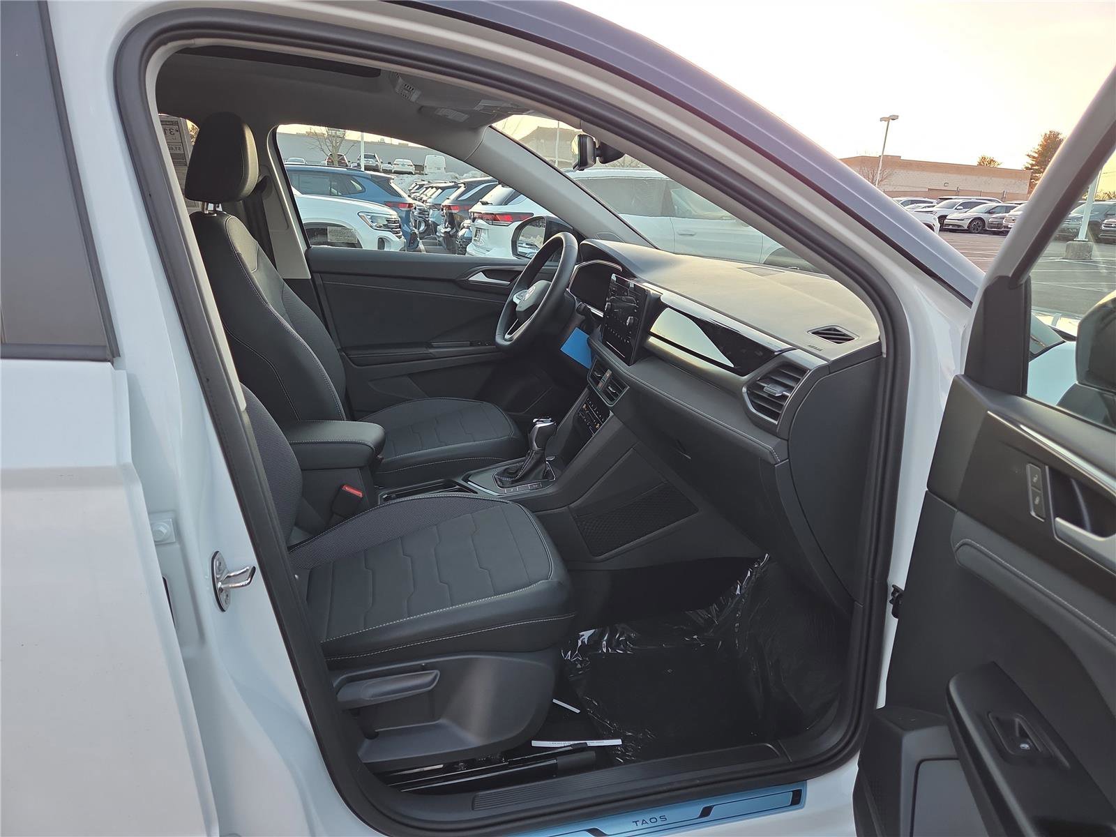 New 2026 Volkswagen Taos SE image 27