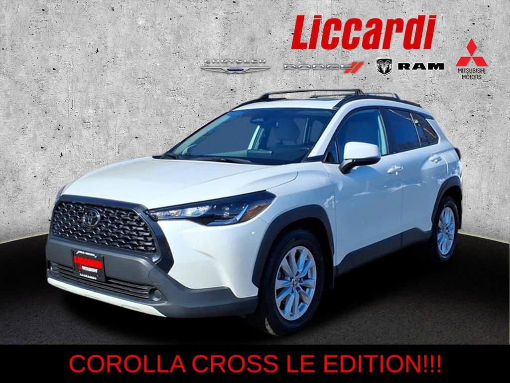 Used 2023 Toyota Corolla Cross LE w/ Moonroof Package image 3