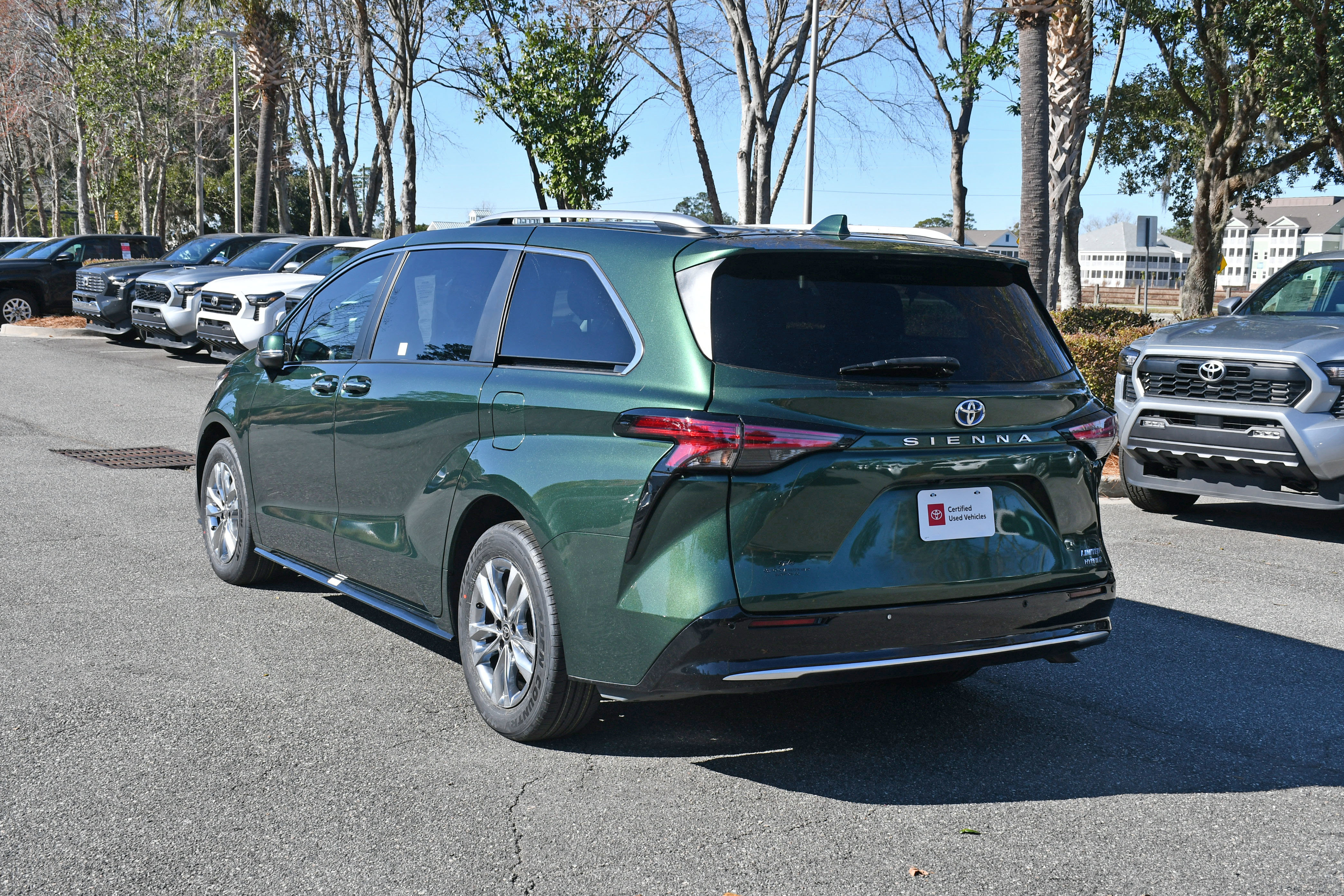 Certified 2023 Toyota Sienna Limited image 3
