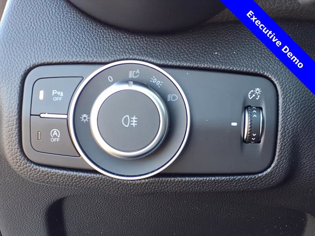 New 2025 Alfa Romeo Giulia w/ Driving Assist Package RWD image 19