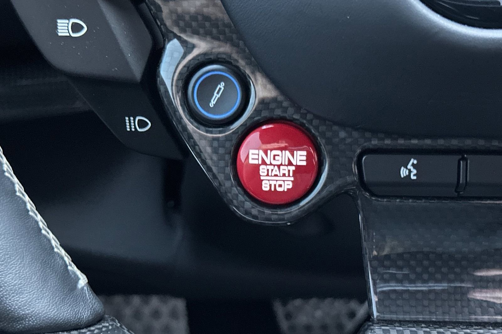 Used 2018 Ferrari 812 Superfast RWD image 27