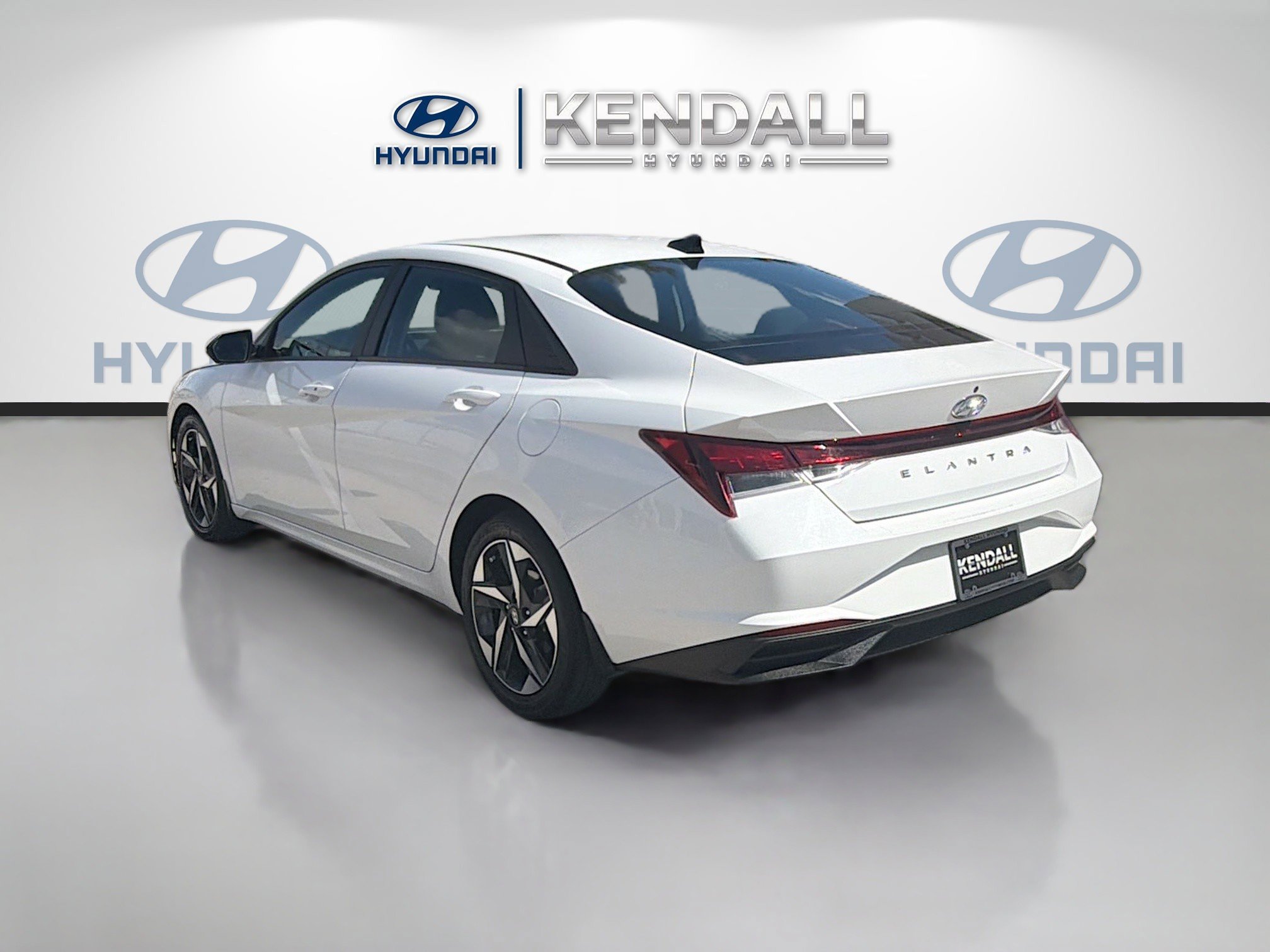 Used 2023 Hyundai Elantra SEL w/ Convenience Package image 4