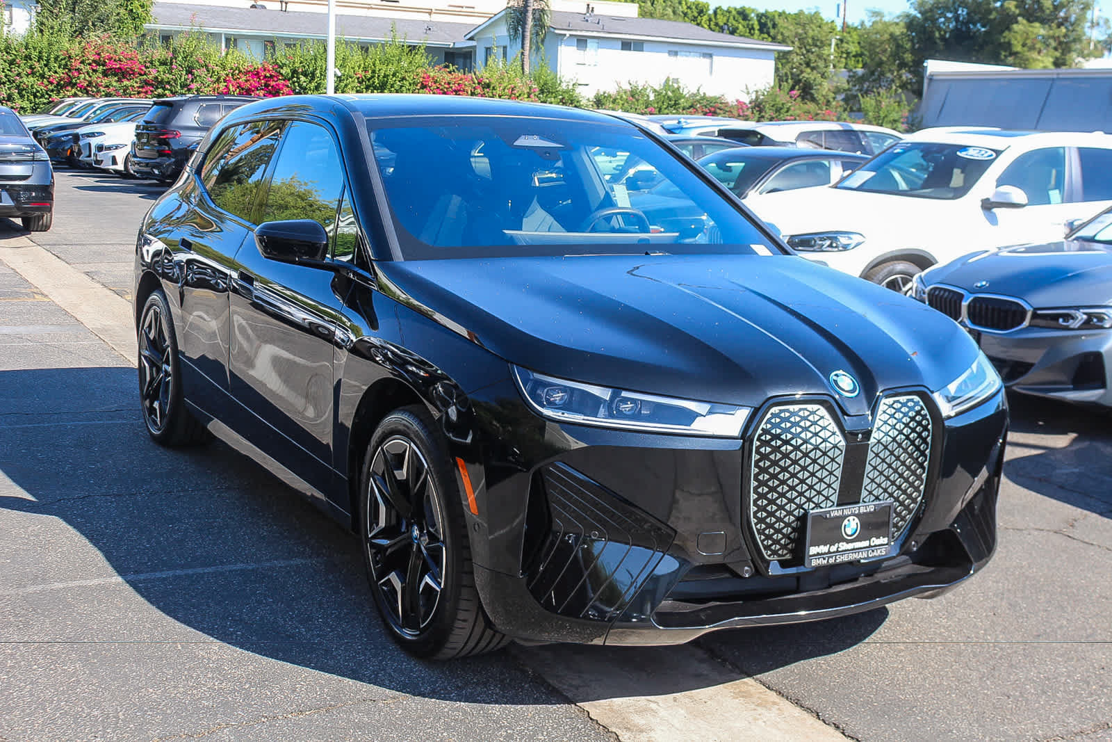 Used 2024 BMW iX xDrive50 w/ Sport Package AWD/4WD image 3