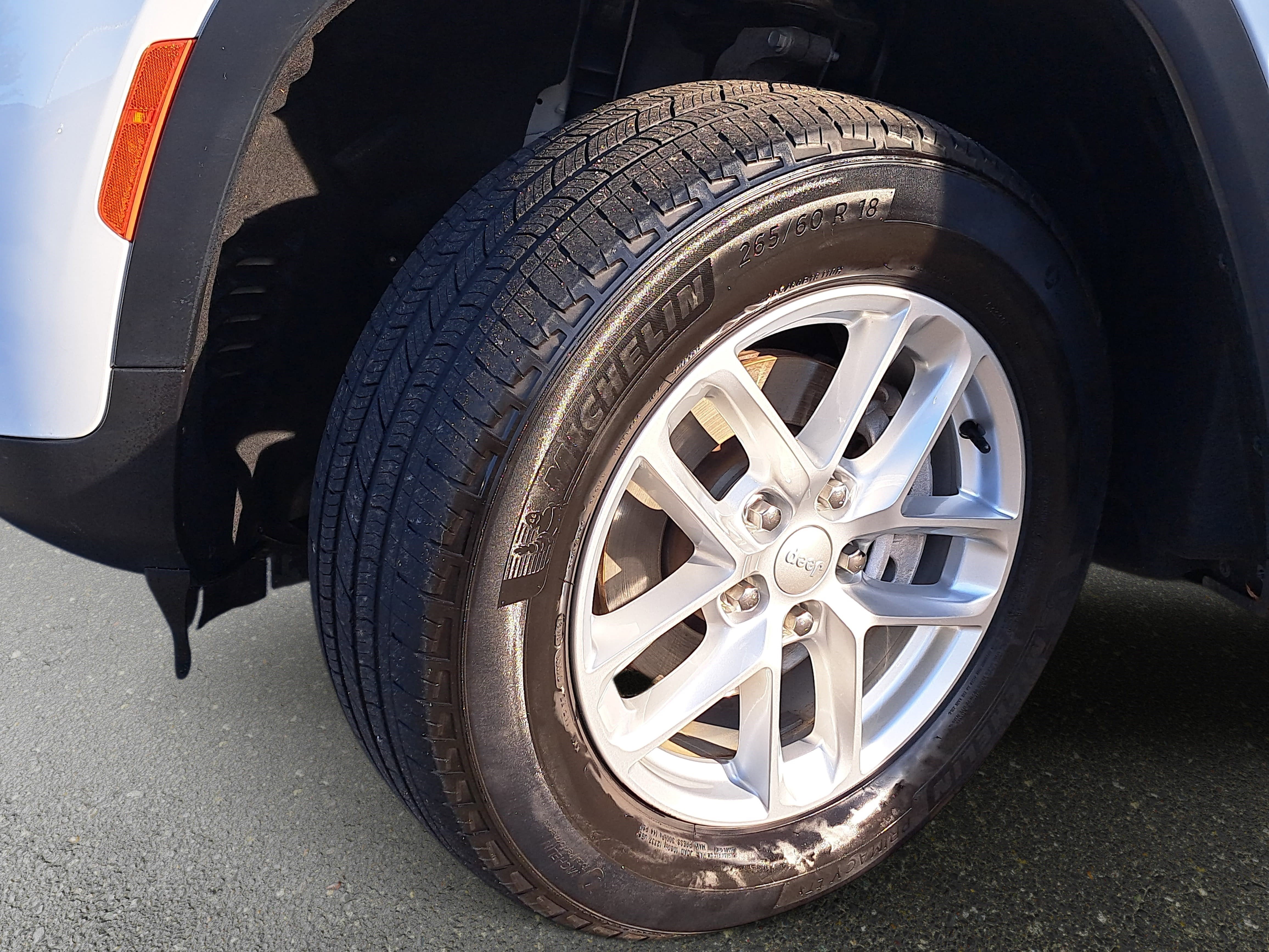 Used 2023 Jeep Grand Cherokee Laredo image 30