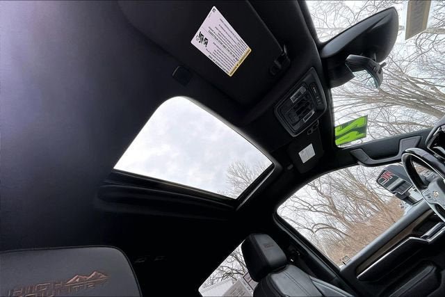 Used 2024 Chevrolet Silverado 2500 High Country w/ Technology Package AWD/4WD image 17