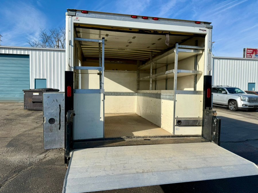 Used 2016 GMC Savana 3500 image 21