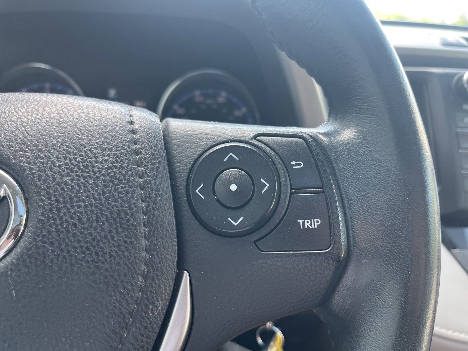Used 2016 Toyota RAV4 XLE image 16