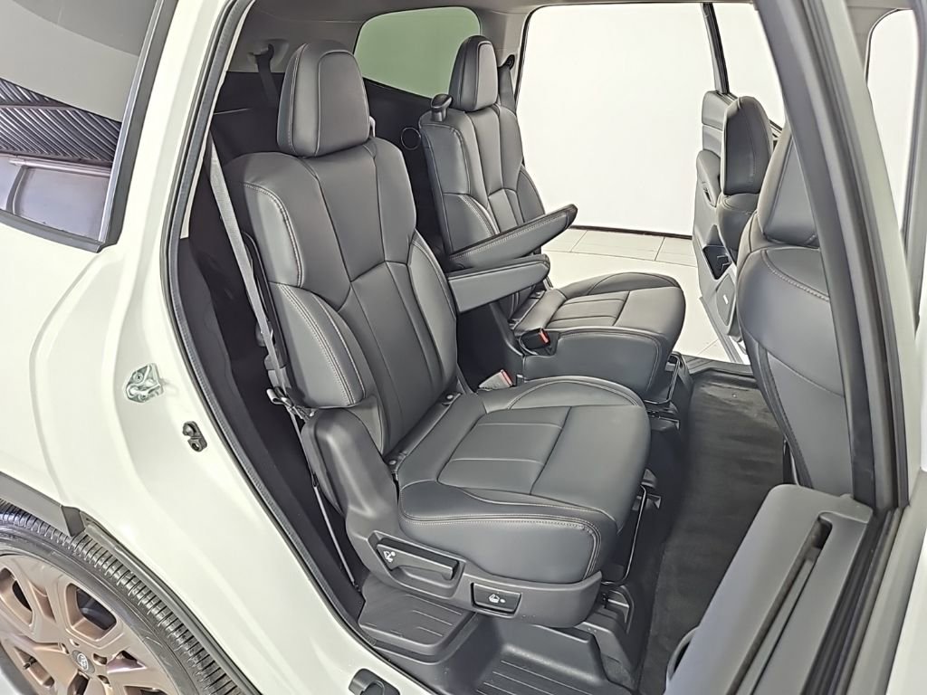 Certified 2025 Subaru Ascent Bronze Edition w/ Popular Package #2 image 21