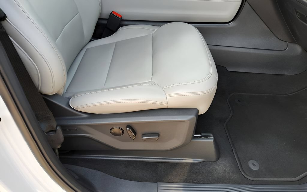 Used 2025 Ford Expedition Active AWD/4WD image 46
