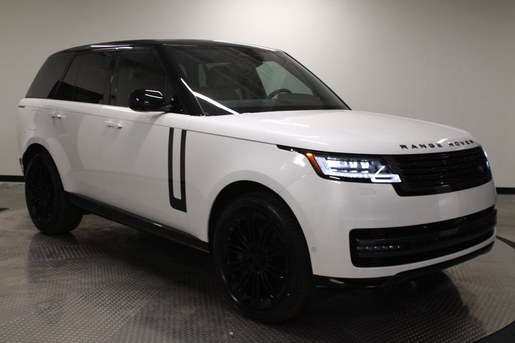 Used 2025 Land Rover Range Rover SE image 13