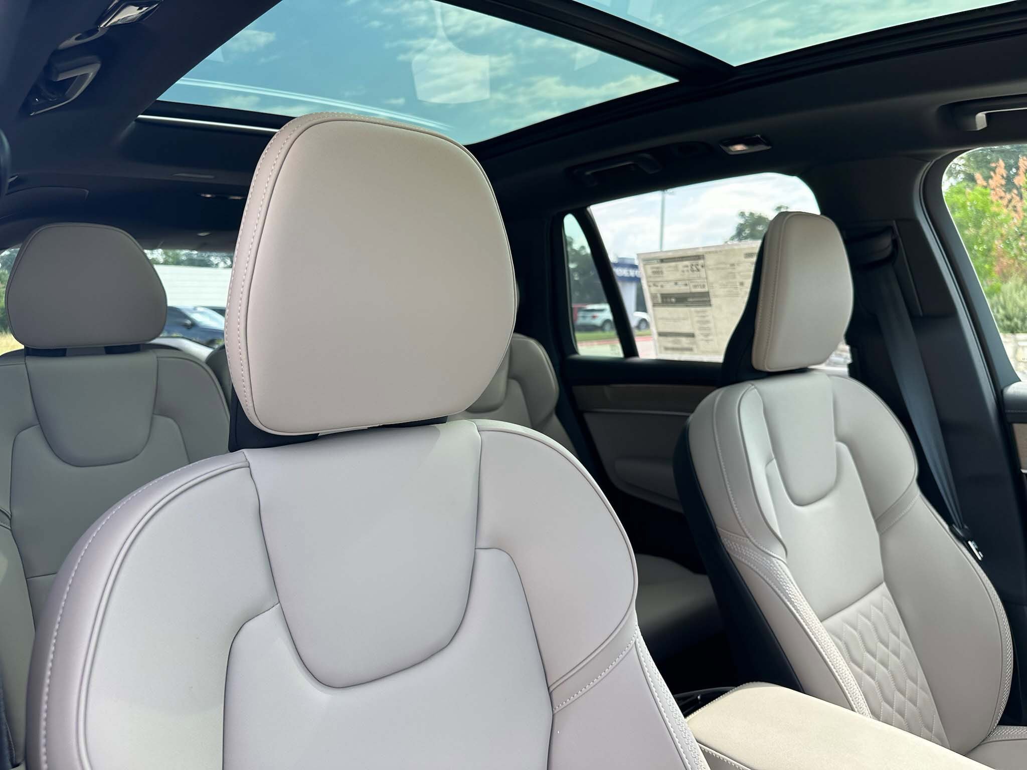 Used 2026 Volvo XC90 B6 Plus w/ Protection Package AWD/4WD image 9