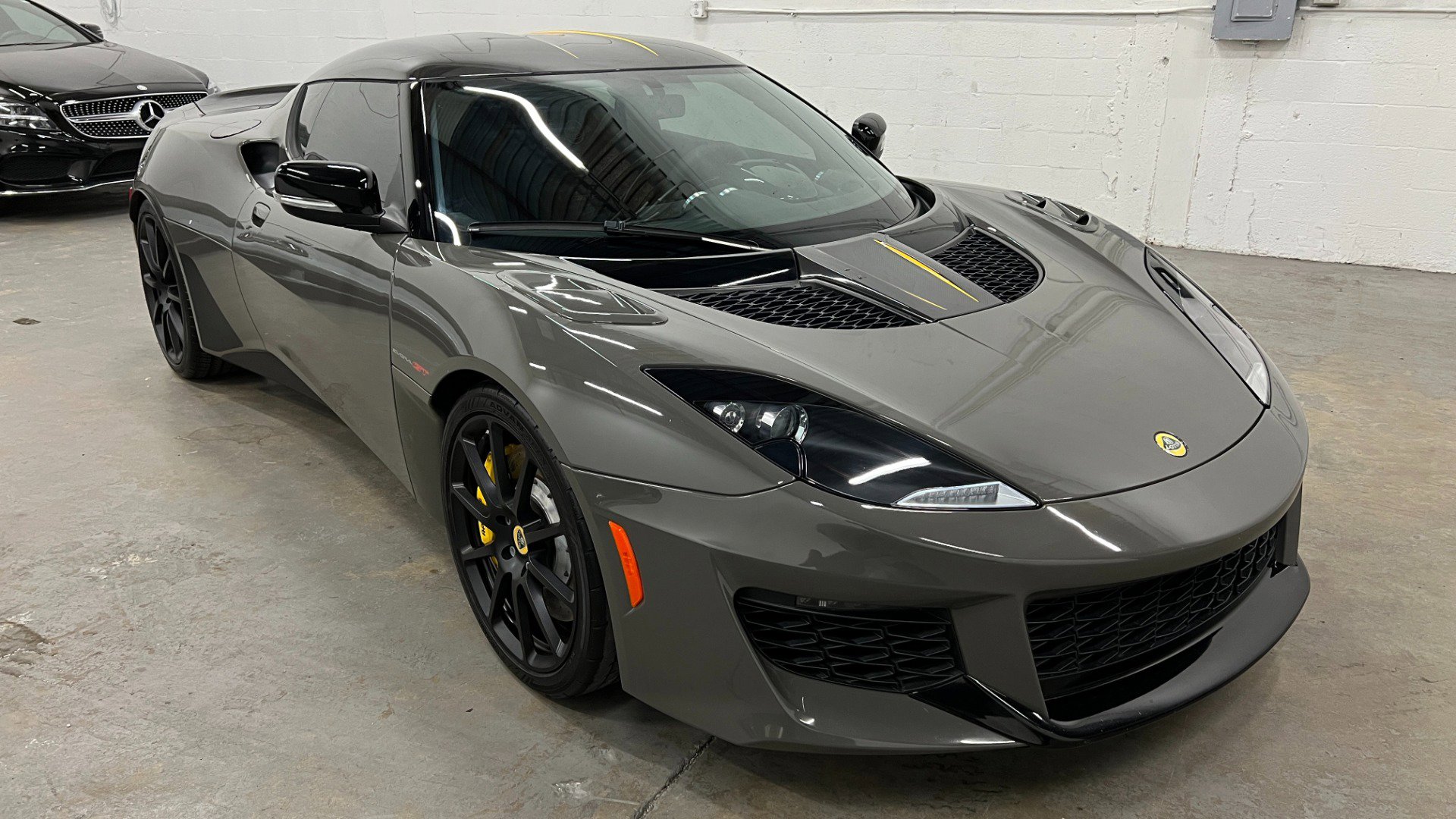Used 2021 Lotus Evora image 2