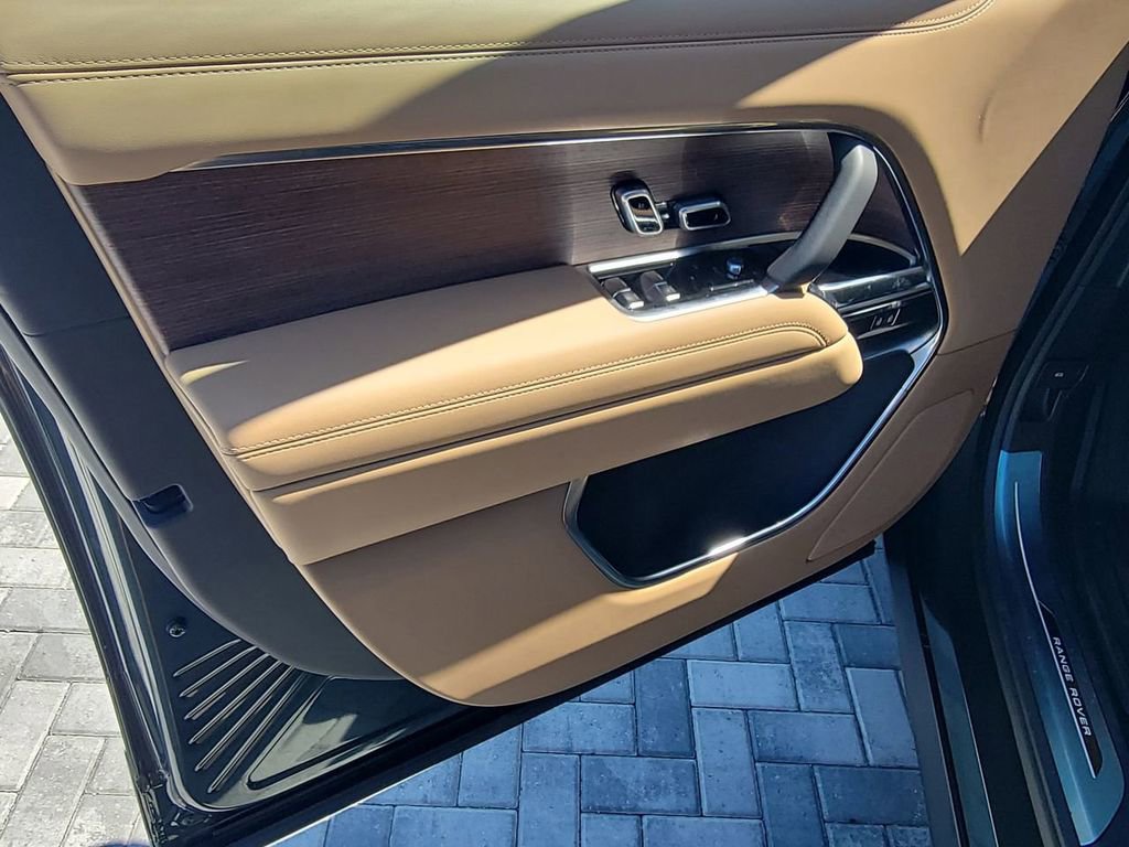 New 2026 Land Rover Range Rover SE image 23