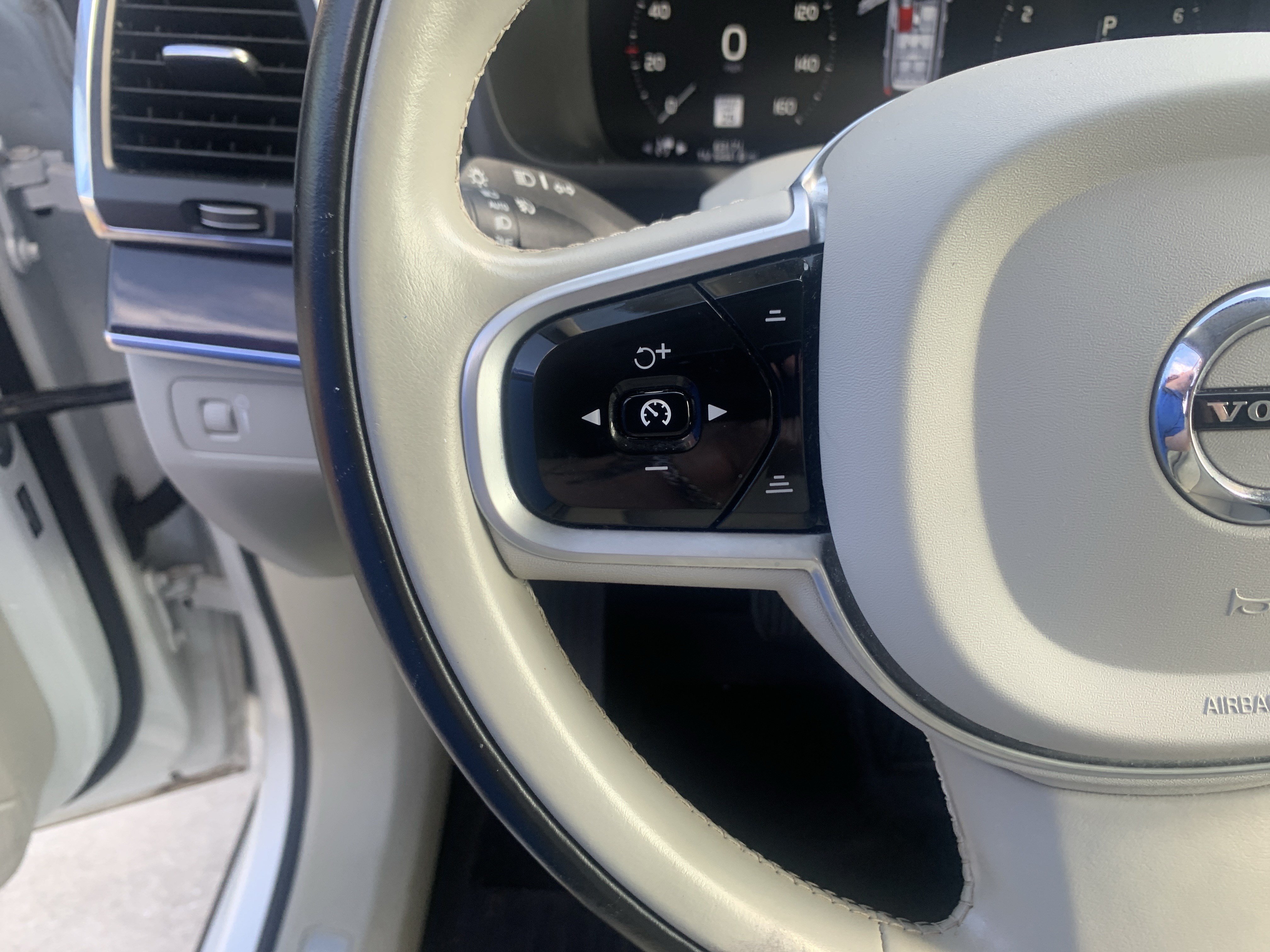 Used 2019 Volvo XC90 T6 Momentum w/ Advanced Package AWD/4WD image 19