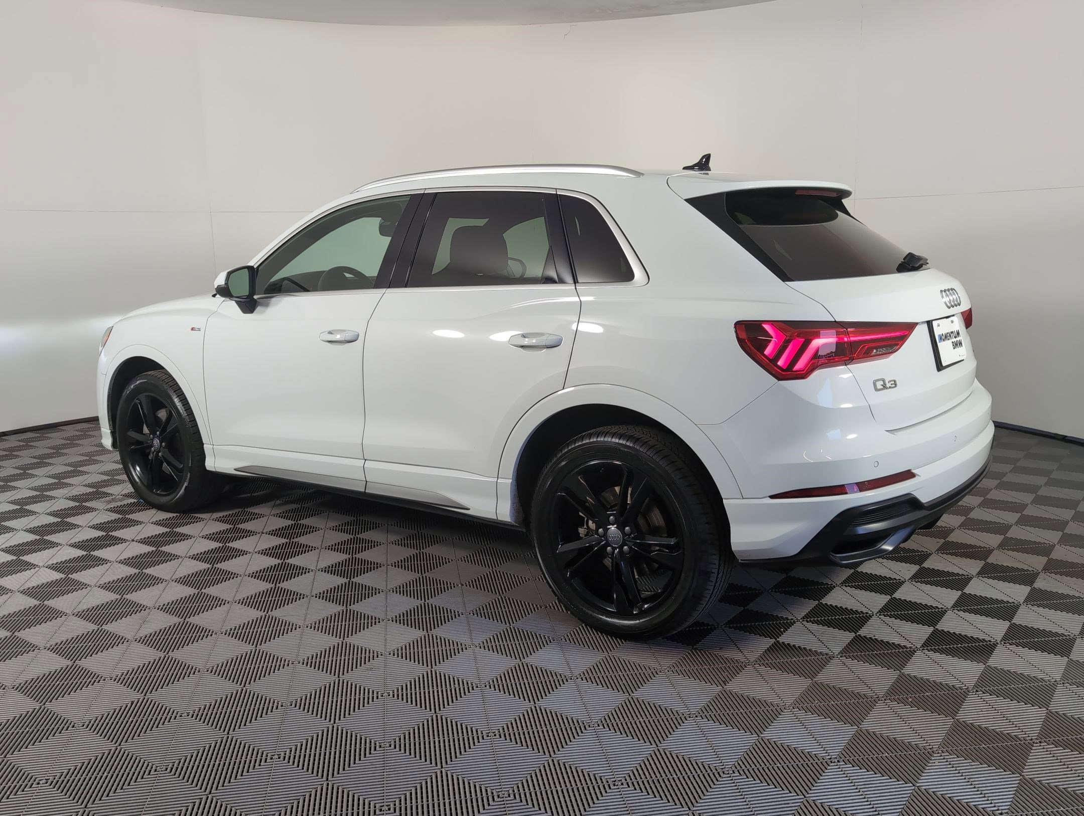 Used 2020 Audi Q3 2.0T Premium w/ Convenience Package image 3