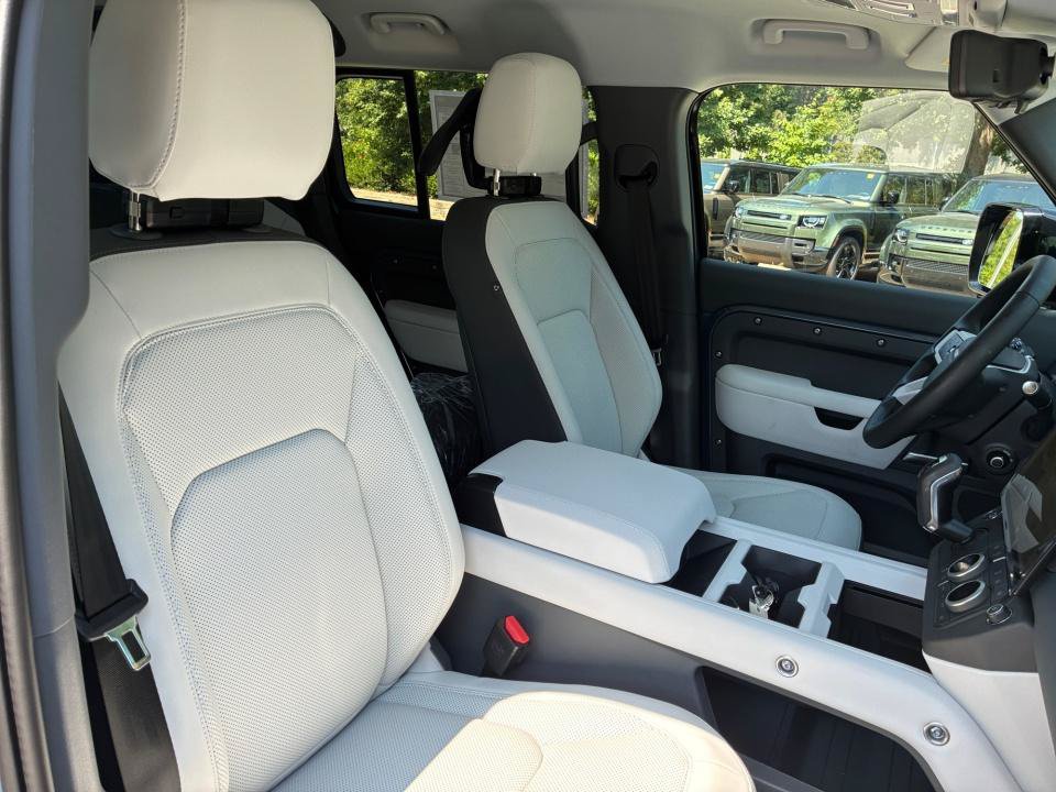New 2026 Land Rover Defender 110 X-Dynamic SE AWD/4WD image 28