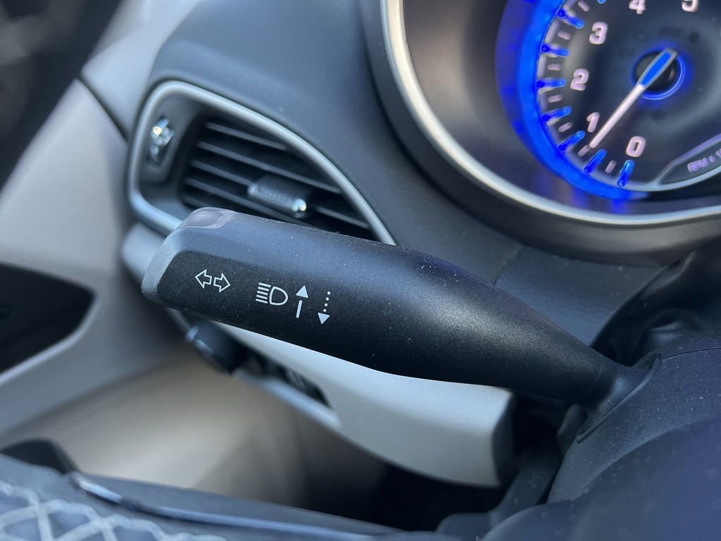 Used 2024 Chrysler Pacifica Touring-L image 14