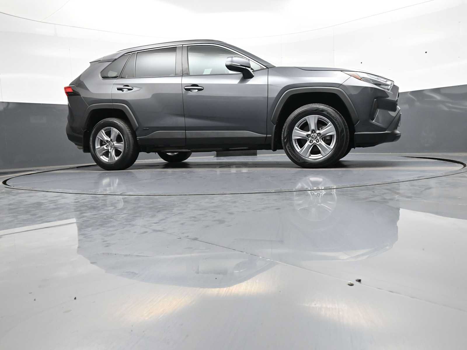 Used 2023 Toyota RAV4 LE AWD/4WD image 29