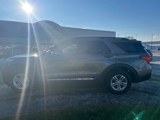 Used 2024 Ford Explorer XLT w/ Equipment Group 202A AWD/4WD image 5