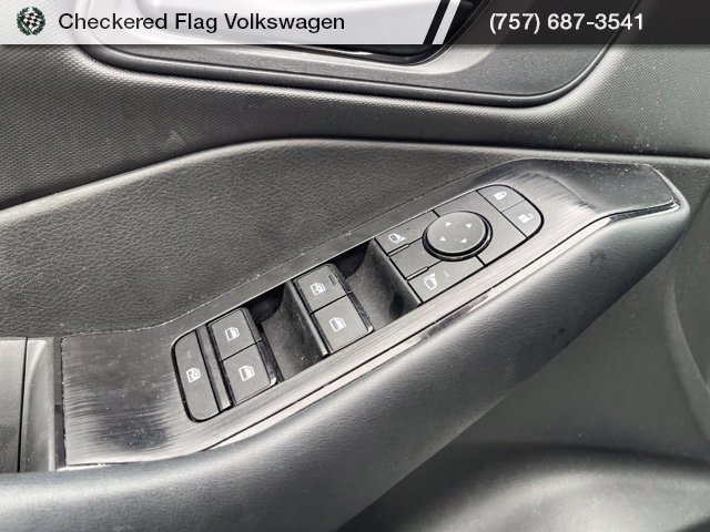 Used 2024 Nissan Rogue S AWD/4WD image 17
