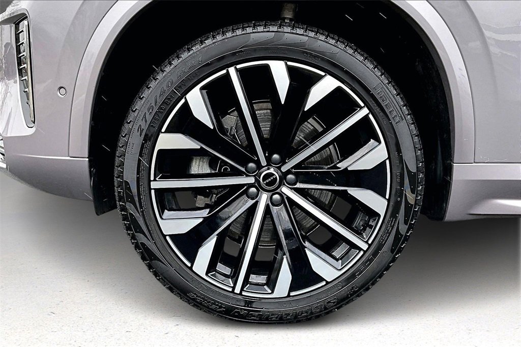 Used 2026 Volvo XC90 B5 Plus w/ Protection Package image 35