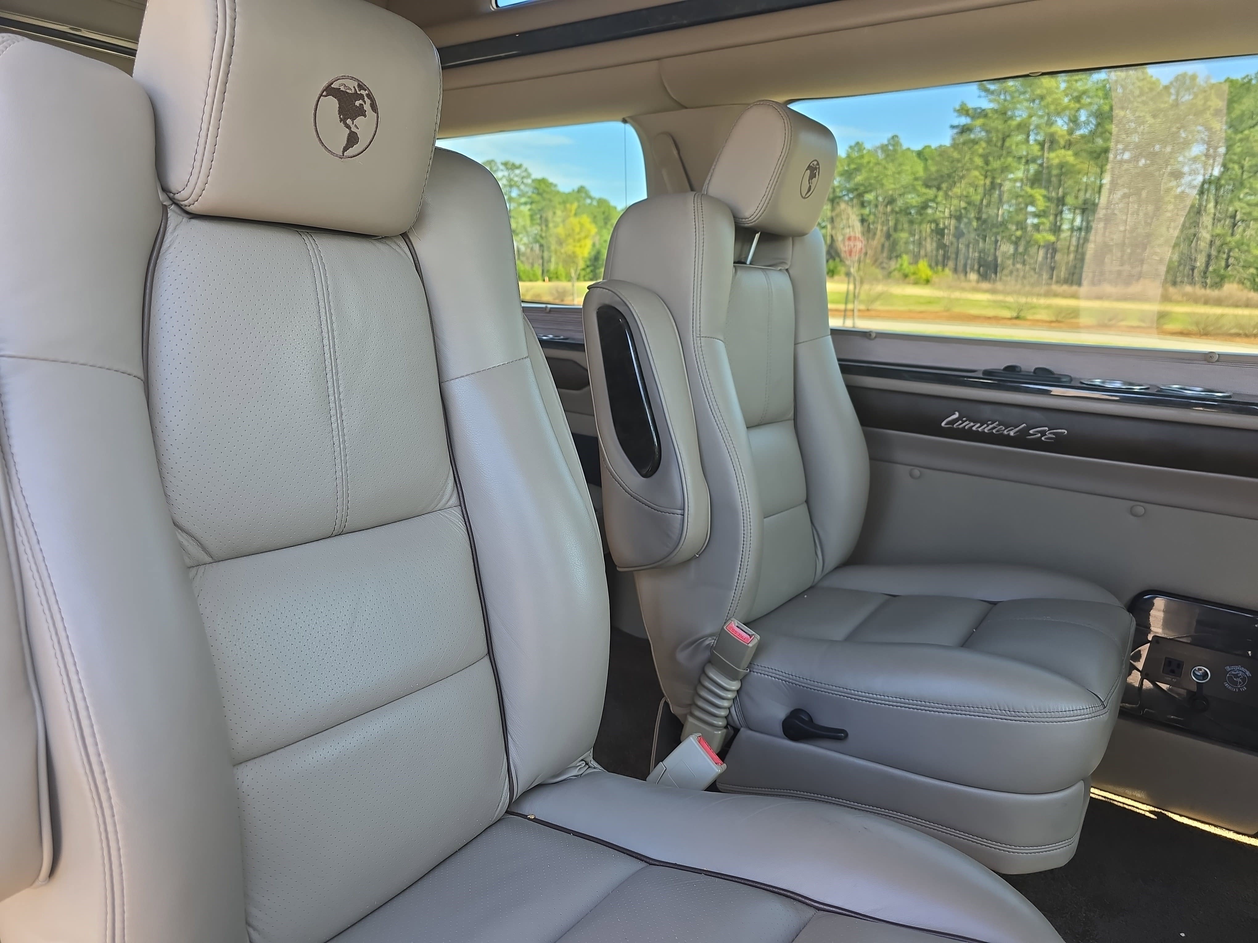 Used 2016 Ford Transit 150 XLT image 12