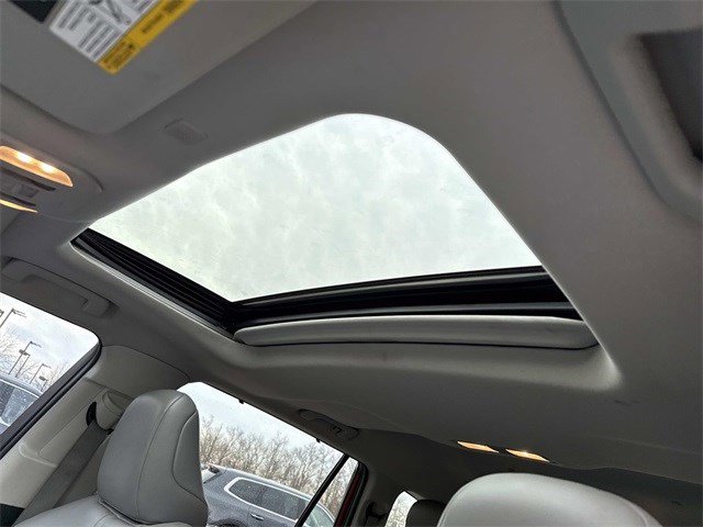 Used 2020 Toyota Highlander XLE image 16