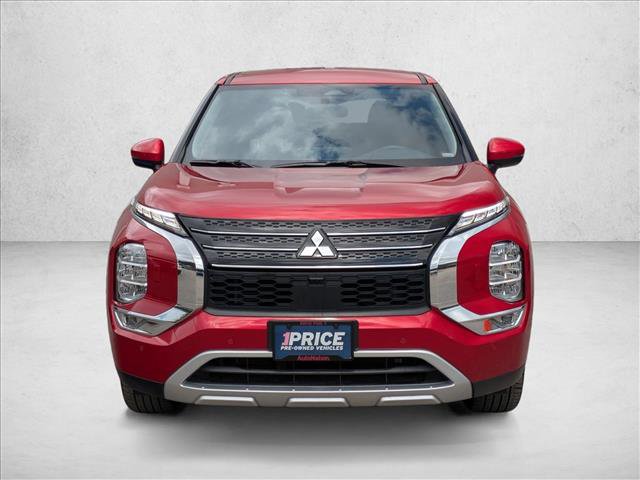 Used 2024 Mitsubishi Outlander SE image 2