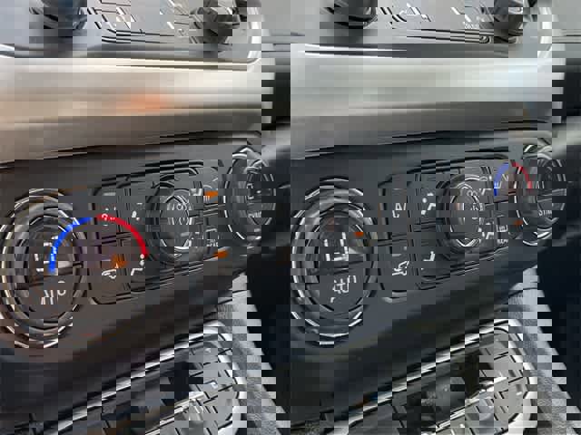 Used 2023 GMC Acadia SLT image 24