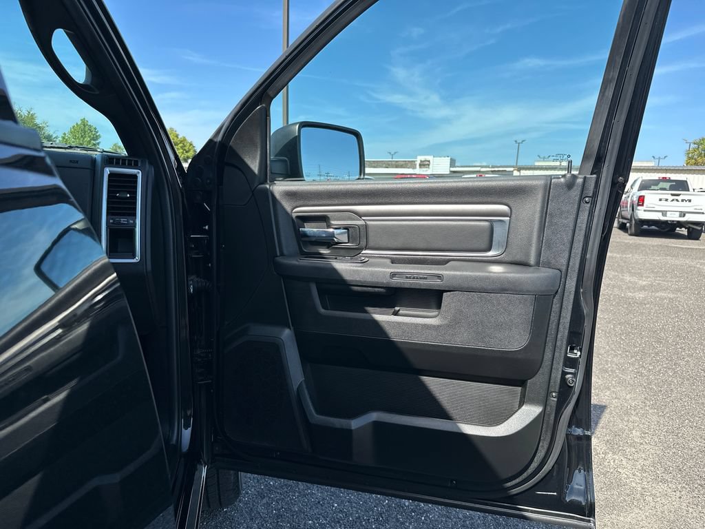 Used 2024 RAM 1500 Warlock AWD/4WD image 17