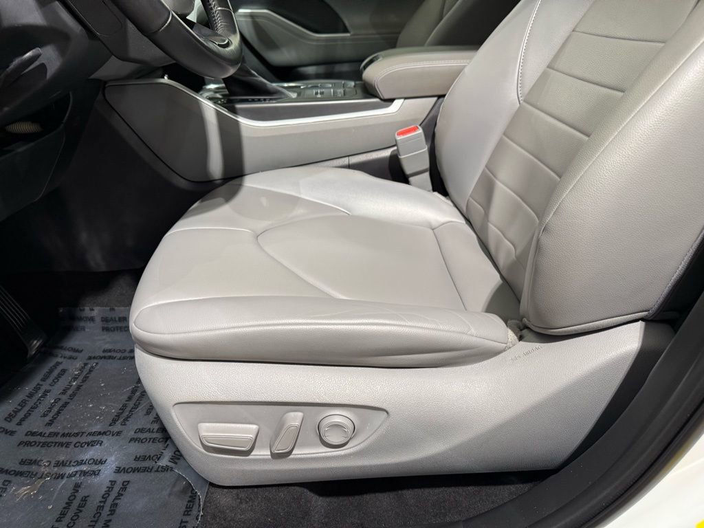 Certified 2022 Toyota Highlander XLE image 14