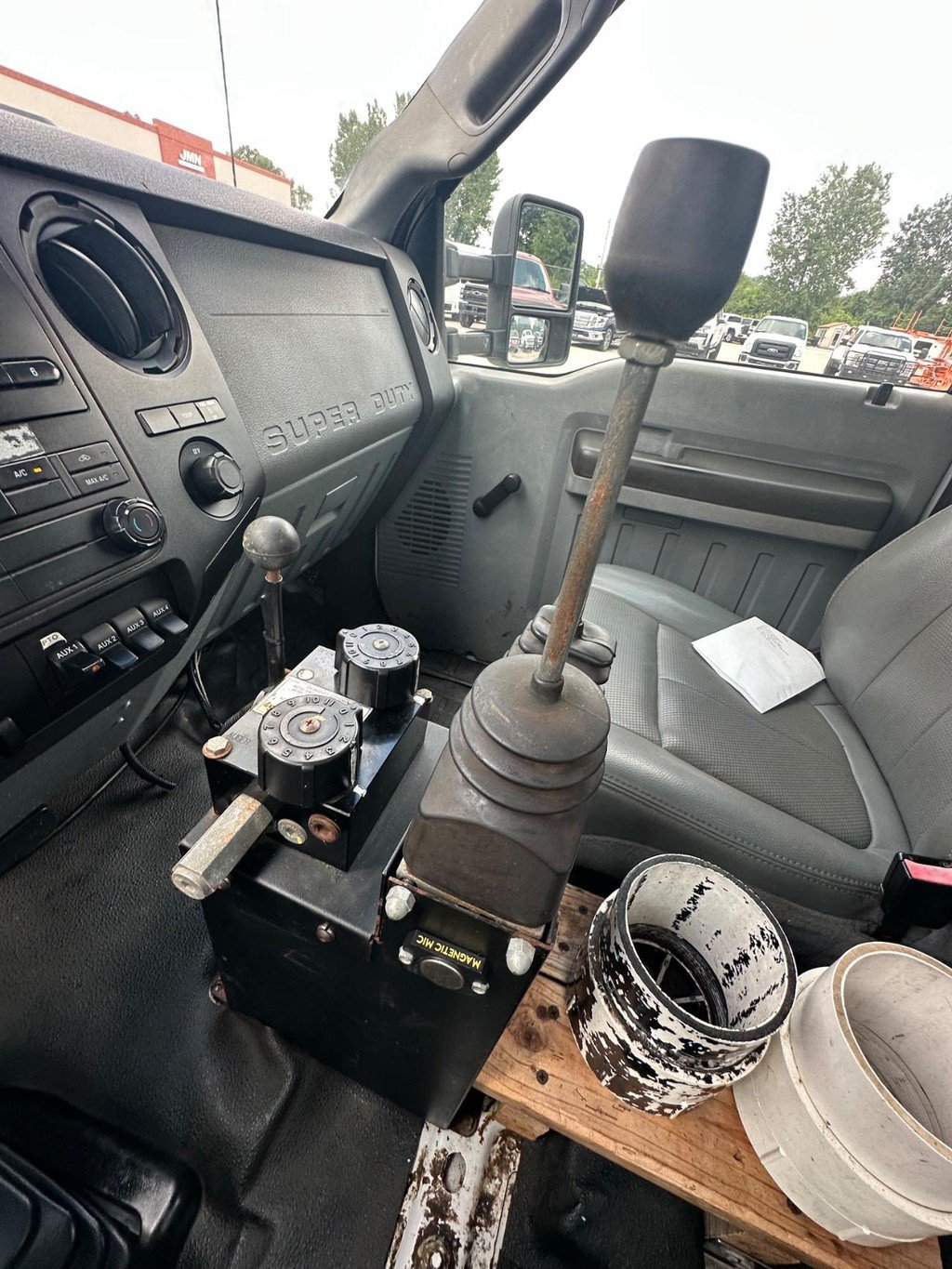 Used 2012 Ford F550 4x4 Regular Cab Super Duty w/ Payload Upgrade Pkg image 21