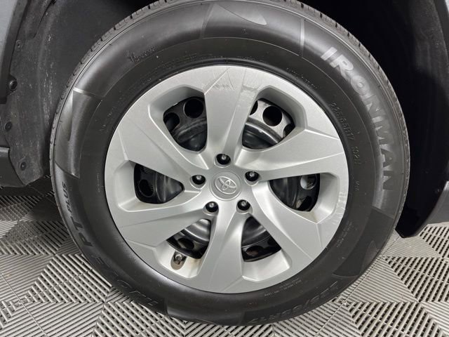 Used 2023 Toyota RAV4 LE FWD image 16