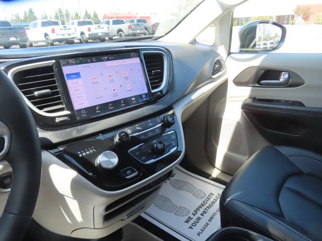 Used 2024 Chrysler Pacifica Touring-L FWD image 36