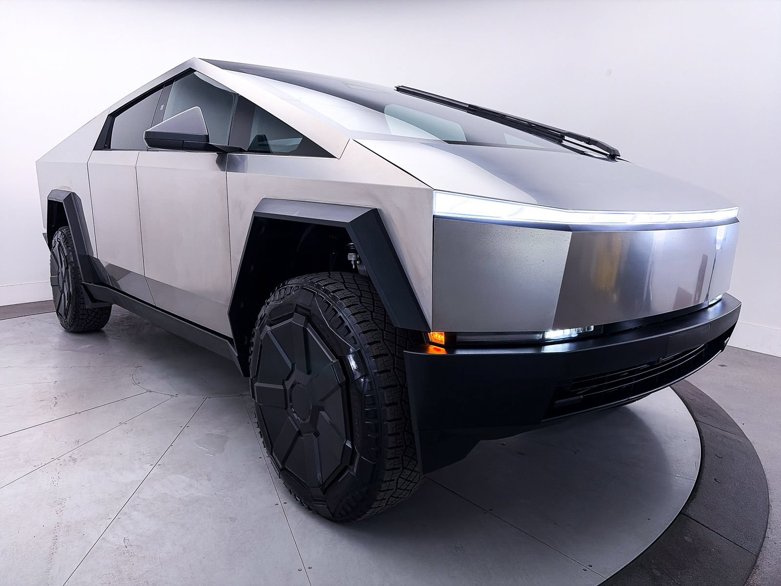 Used 2024 Tesla Cybertruck AWD Crew Cab image 11