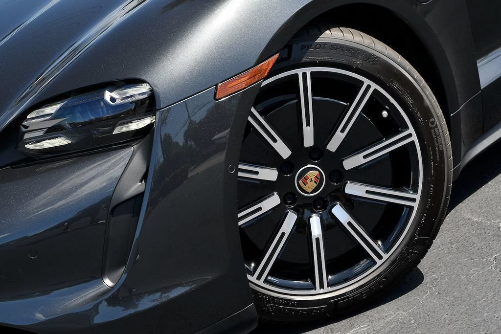 Used 2020 Porsche Taycan 4S AWD/4WD image 23