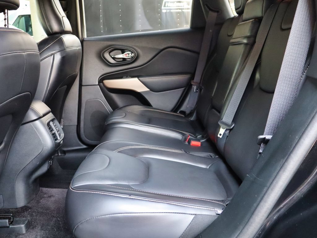 Used 2018 Jeep Cherokee Limited AWD/4WD image 40