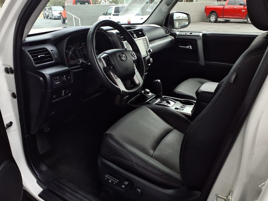 Used 2022 Toyota 4Runner SR5 Premium w/ Moonroof Package AWD/4WD image 15