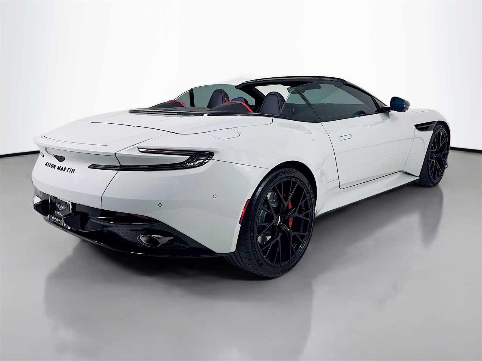 Used 2025 Aston Martin DB12 Convertible image 7