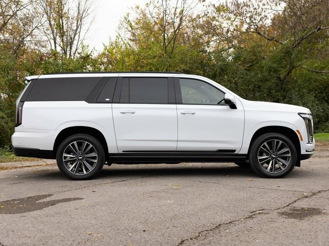 Used 2026 Cadillac Escalade ESV Sport w/ Touring Package image 11