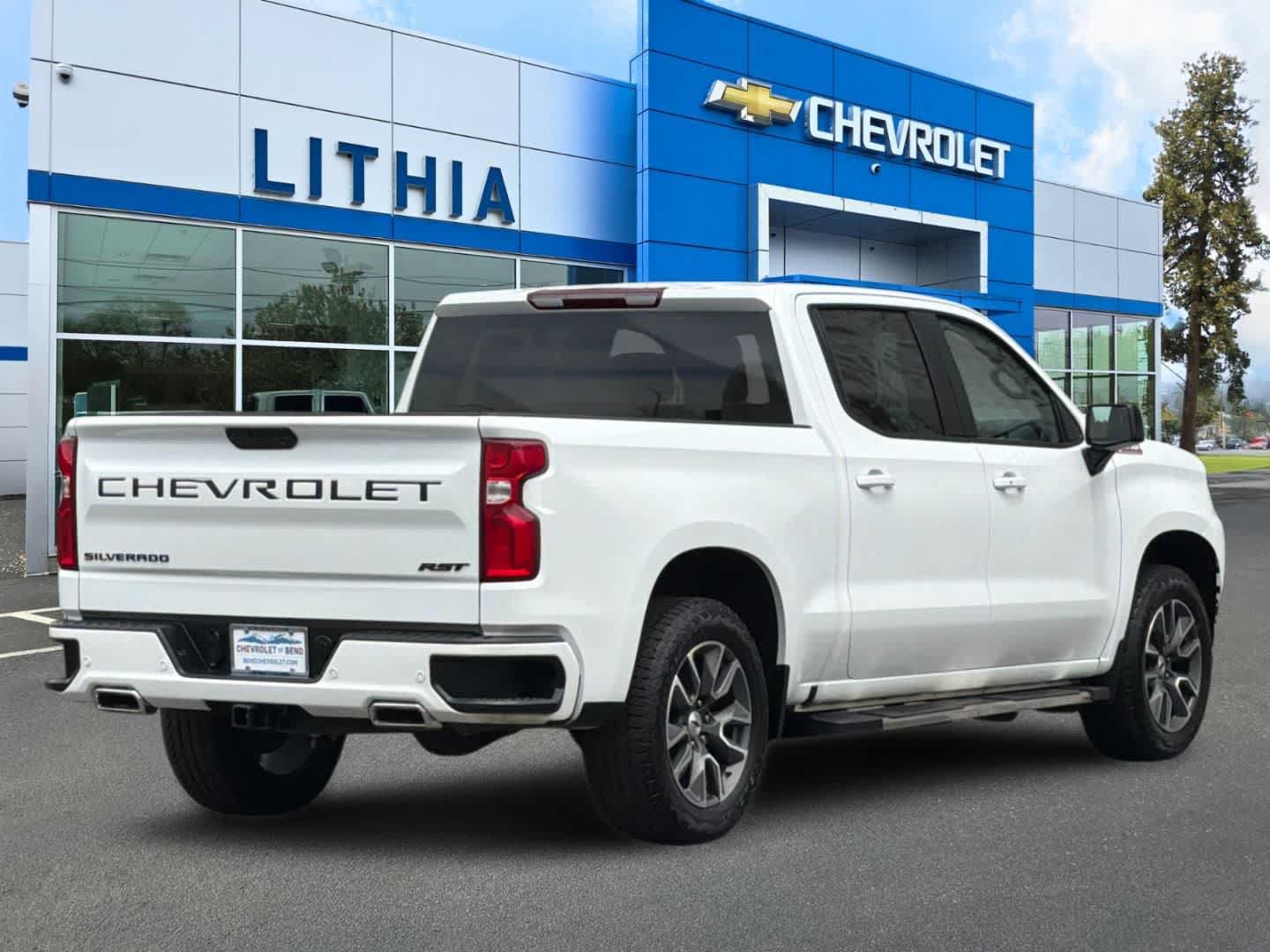 Used 2022 Chevrolet Silverado 1500 RST AWD/4WD image 2