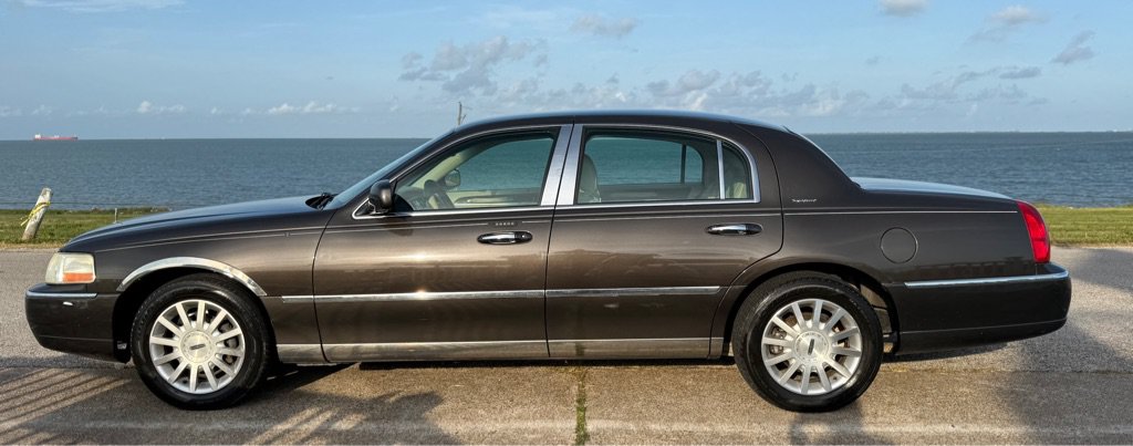 Used 2007 Lincoln Town Car Signature RWD image 8
