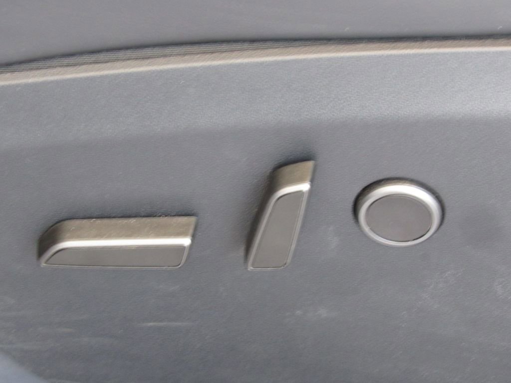 Used 2024 Tesla Model Y Long Range image 12