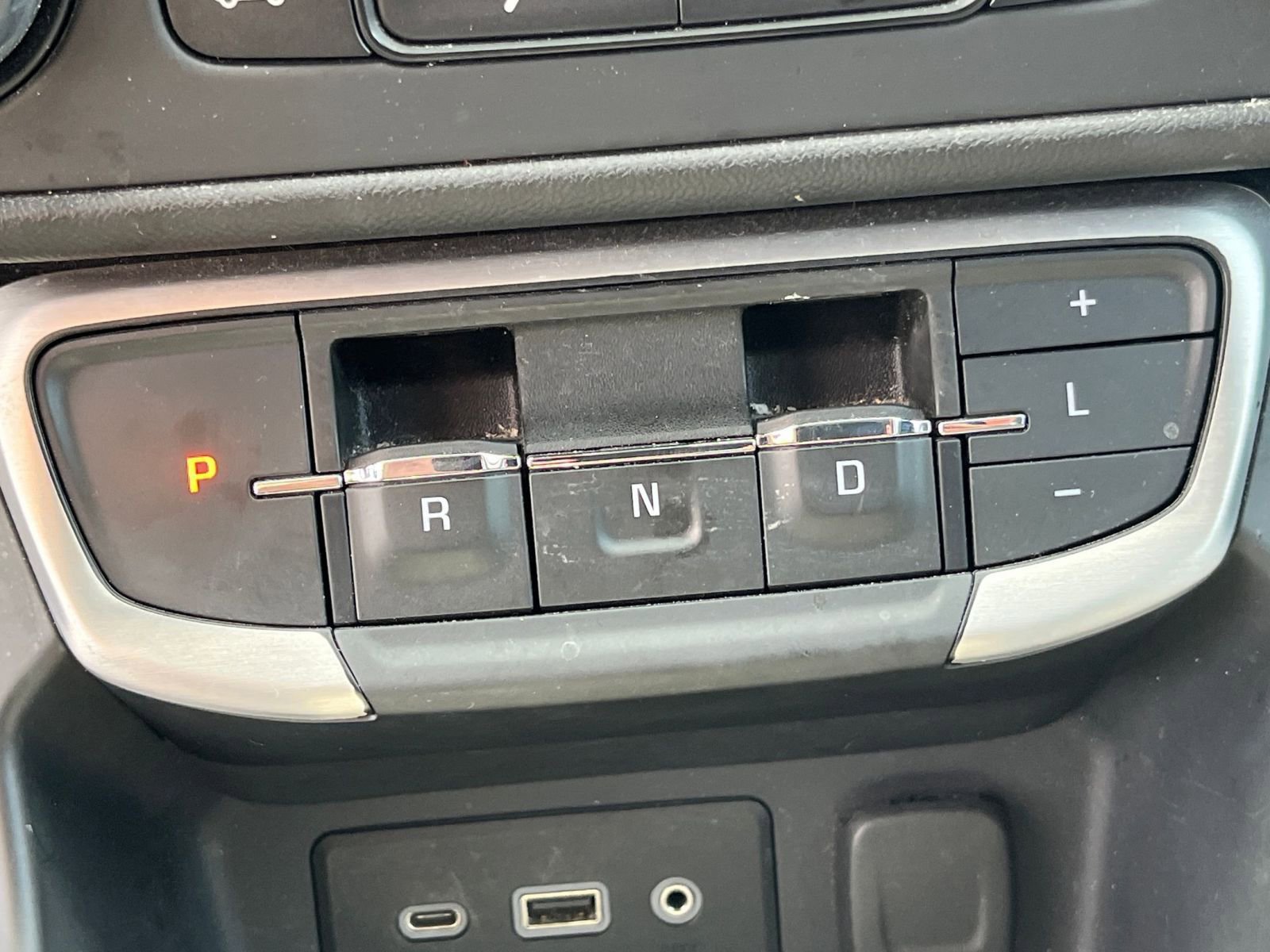 Used 2024 GMC Terrain SLE FWD image 41