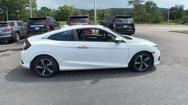 Used 2018 Honda Civic Touring image 3