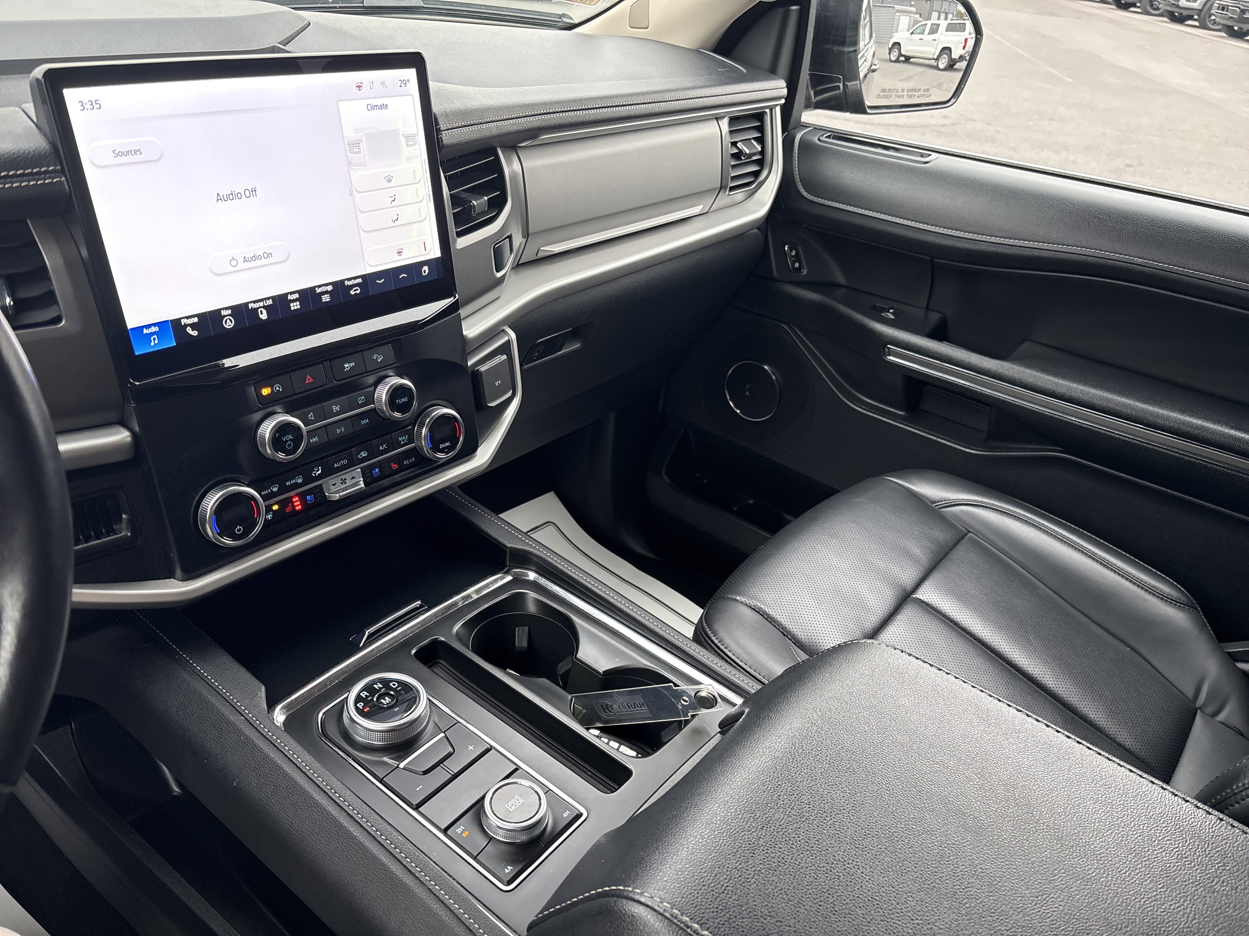 Used 2024 Ford Expedition XLT image 27