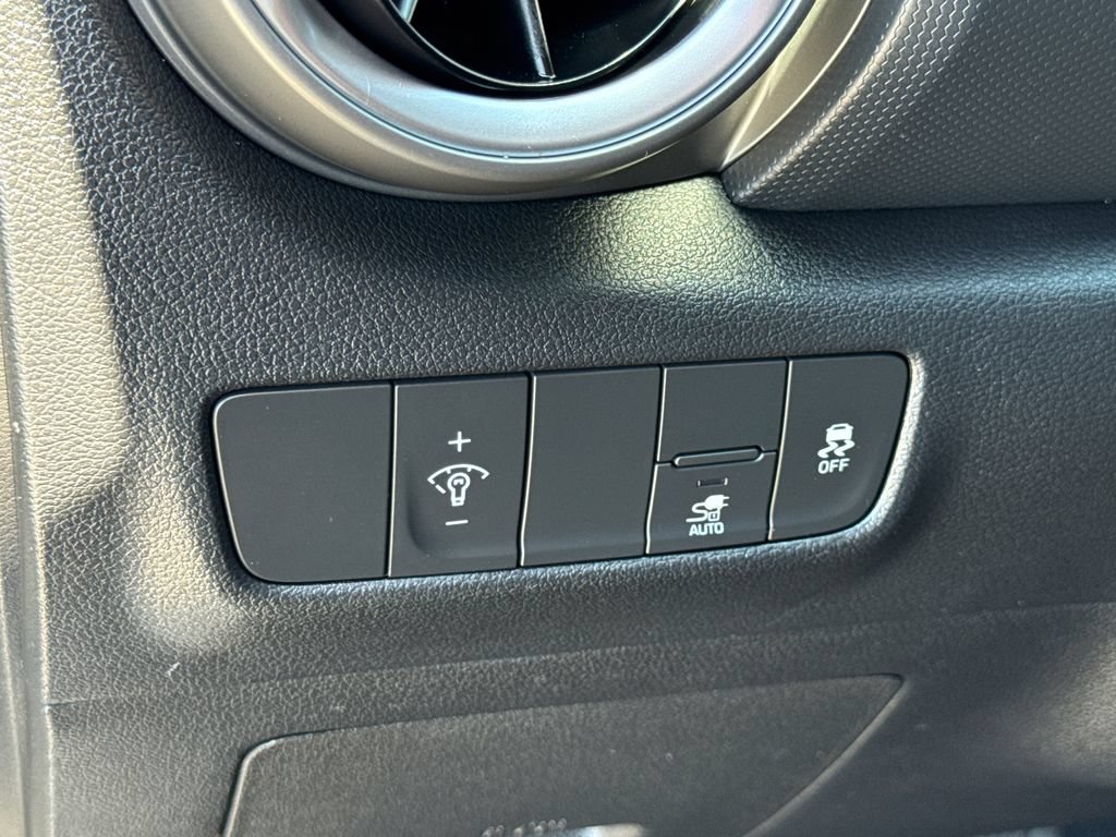 Used 2023 Hyundai Kona SE FWD image 28