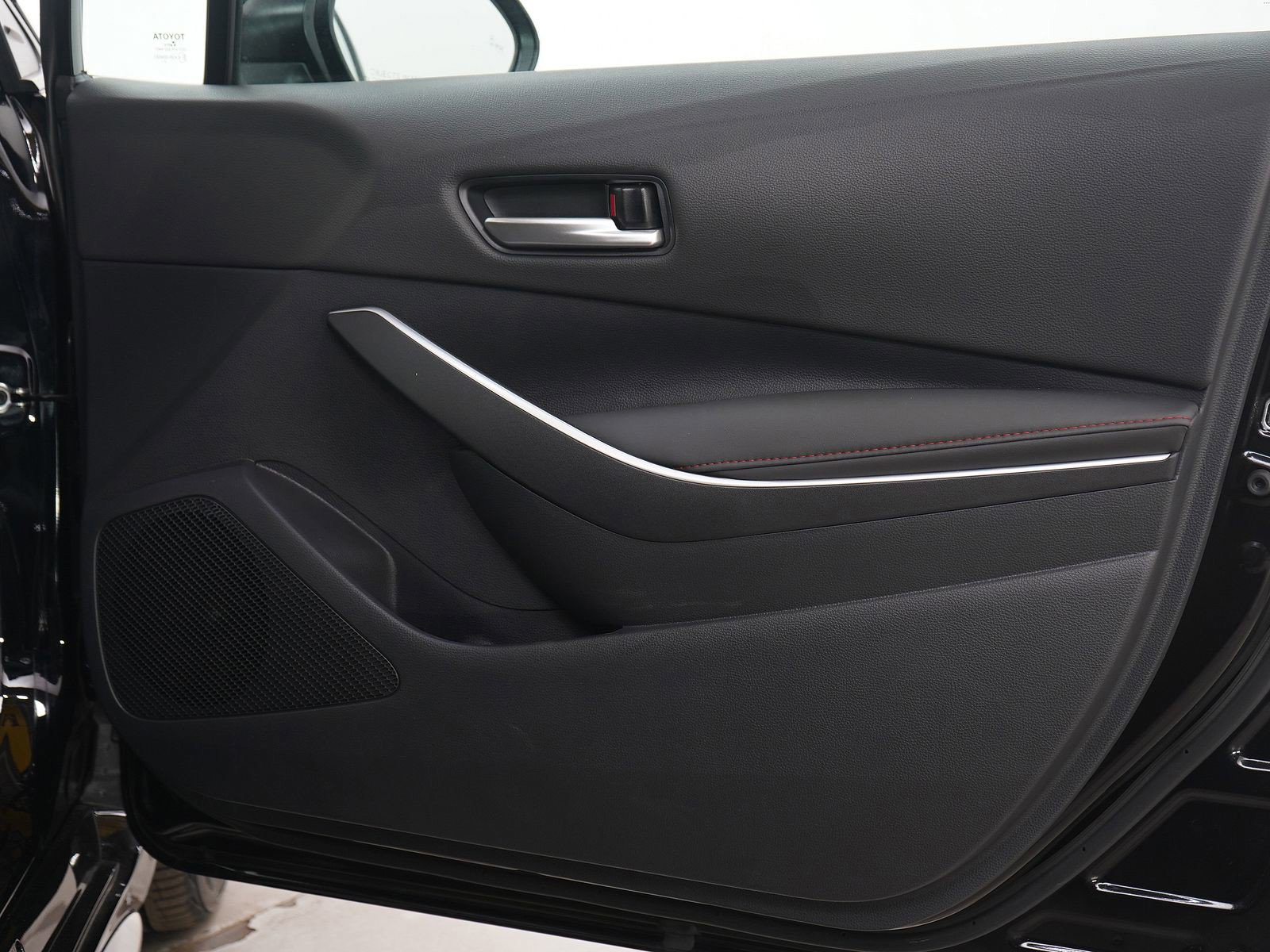 Used 2025 Toyota Corolla SE image 9