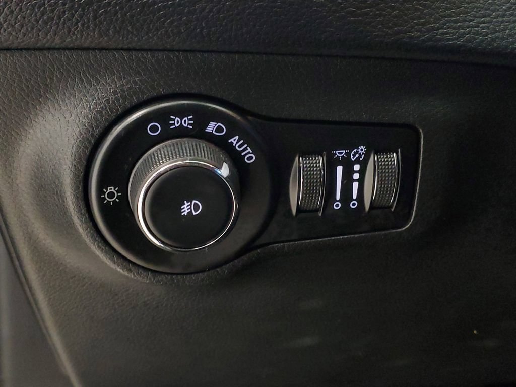 Used 2017 Jeep Compass Latitude w/ Popular Equipment Group AWD/4WD image 13